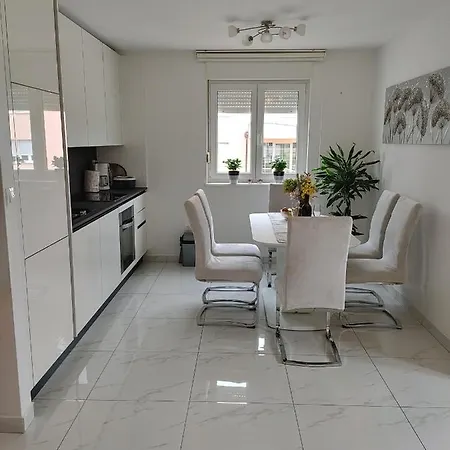 Valsaline 2182 Apartment Pula